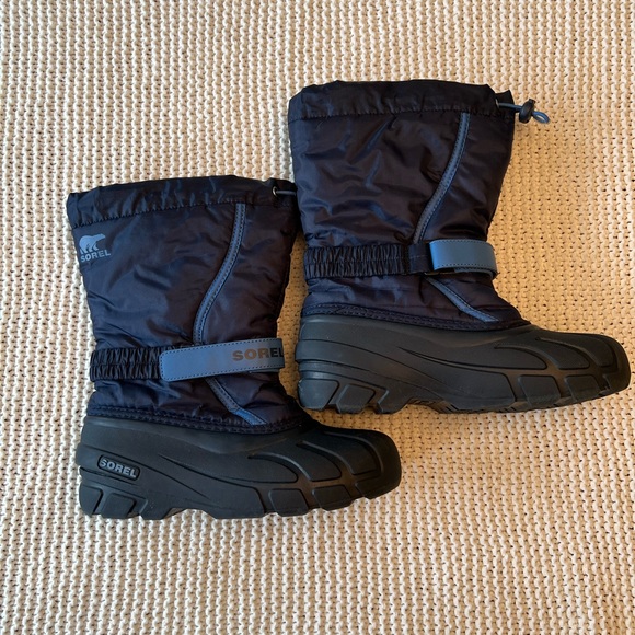 Like New Sorel Flurry Youth Boot - Picture 2 of 5